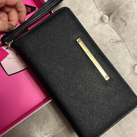 Betsey Johnson gift set, black wallet wristlet, and black gloves with fur, new - Picture 3 of 10
